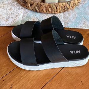 MIA SAIGE sneaker slides size 8.5